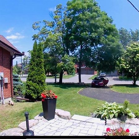 Furnished Family Home Near Toronto - Great Location Game Room - Backyard - Parking & Self Checkin Pickering Exterior photo